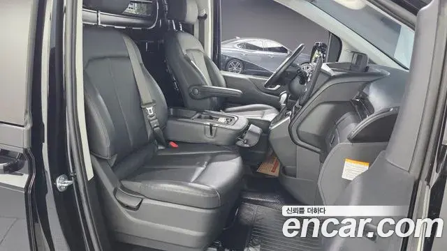 Hyundai Staria 2024 — Photo 18/30