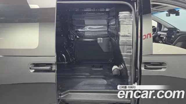 Hyundai Staria 2024 — Photo 12/30