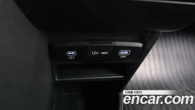Hyundai Staria 2024 — Photo 22/30