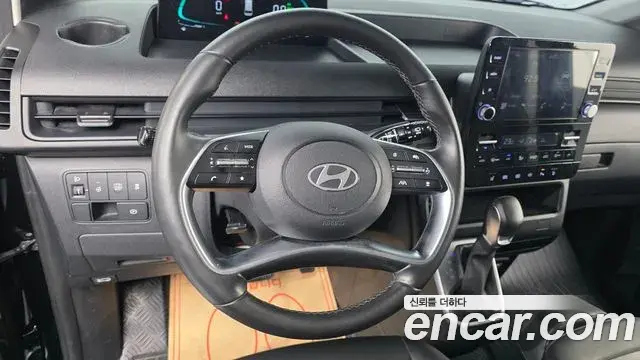 Hyundai Staria 2024 — Photo 25/30