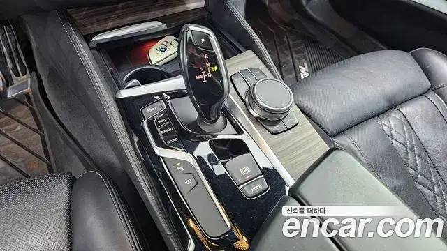 BMW 5 Series 2018 — Фото 9/20