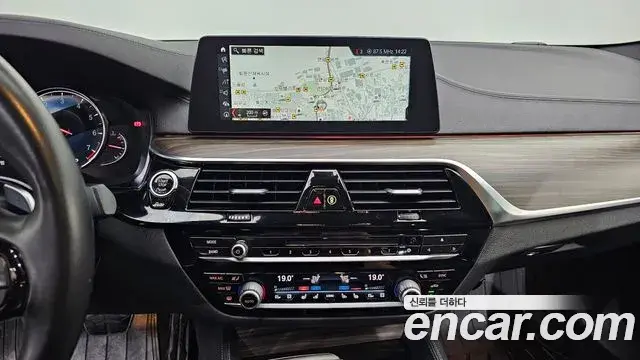 BMW 5 Series 2018 — Фото 13/20