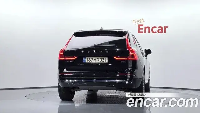 Volvo XC60 2023 — ფოტო 6/36