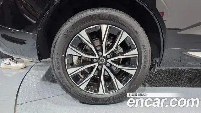 Volvo XC60 2023 — ფოტო 10/36