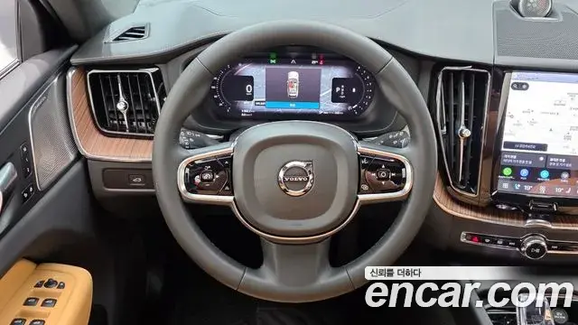 Volvo XC60 2023 — ფოტო 35/36