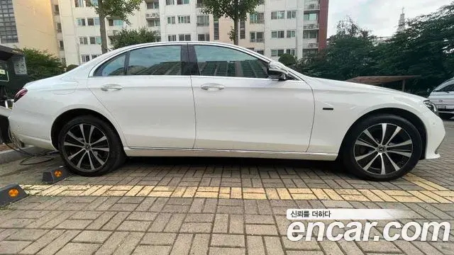 Mercedes-Benz E-Class 2021 — Фото 5/20