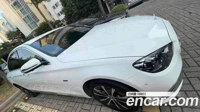 Mercedes-Benz E-Class 2021 — Фото 10/20