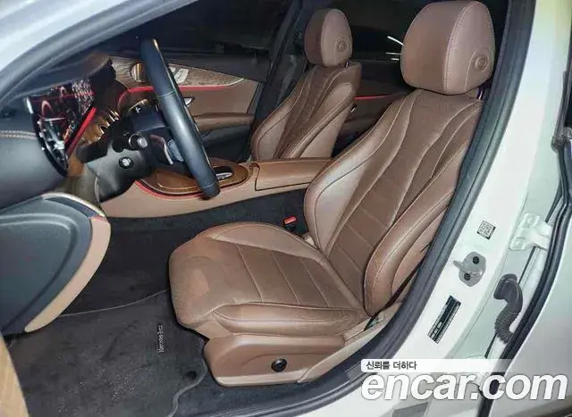Mercedes-Benz E-Class 2021 — Фото 14/20