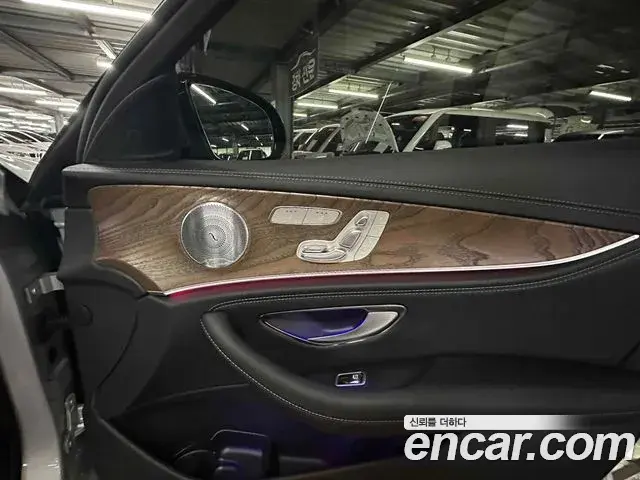 Mercedes-Benz E-Class 2018 — Фото 15/20