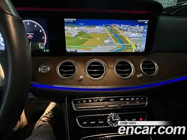 Mercedes-Benz E-Class 2018 — Фото 18/20
