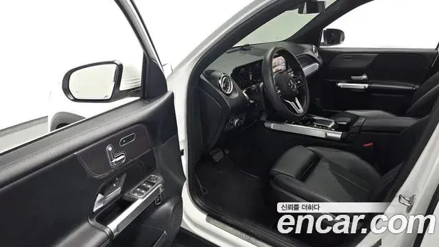 Mercedes-Benz GLB-Class 2022 — Фото 10/20