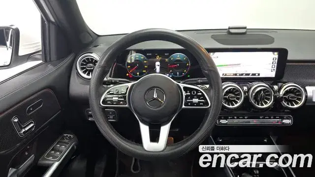 Mercedes-Benz GLB-Class 2022 — Фото 13/20