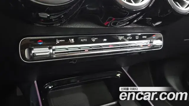 Mercedes-Benz GLB-Class 2022 — Фото 16/20