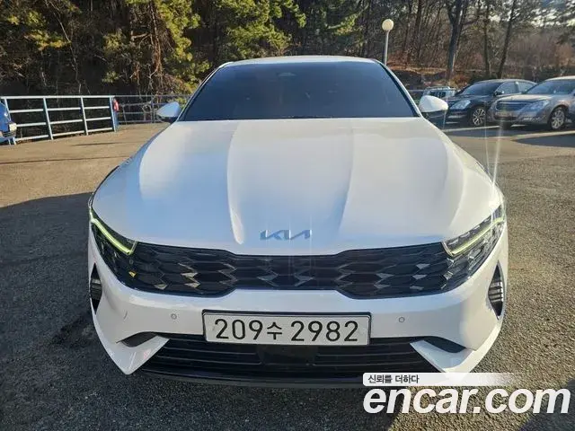 Kia K5 2022 — ფოტო 11/17