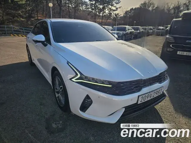 Kia K5 2022 — ფოტო 16/17
