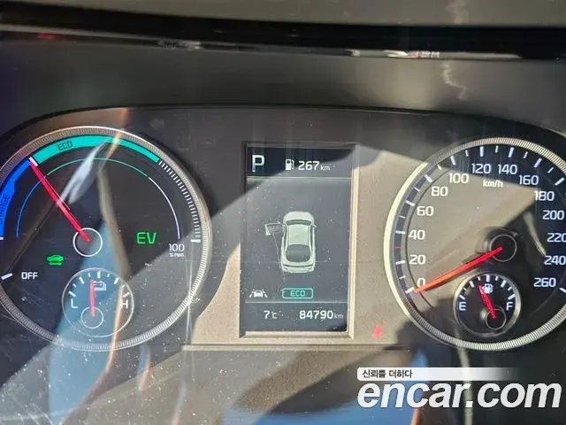 Kia K5 2022 — ფოტო 5/17