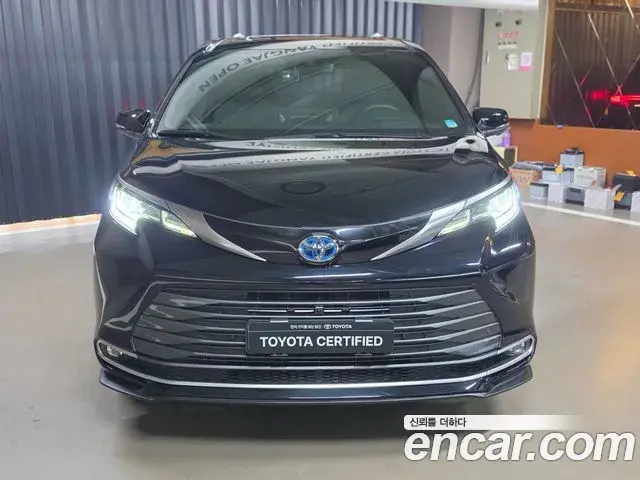 Toyota Sienna 2025 — ფოტო 19/20