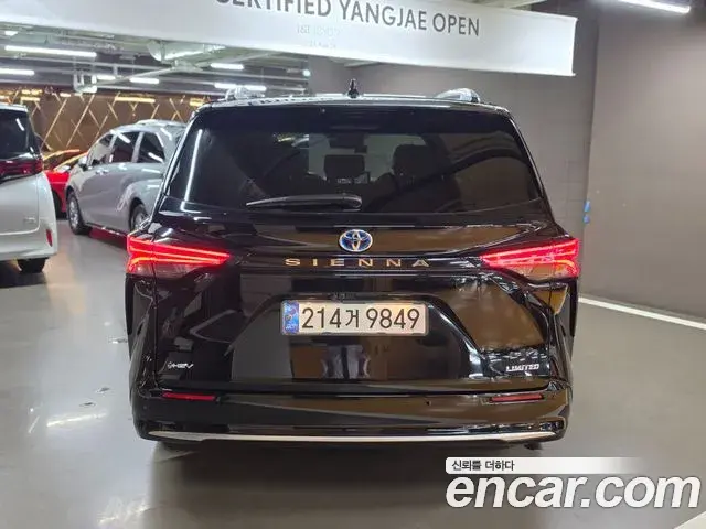 Toyota Sienna 2025 — ფოტო 18/20