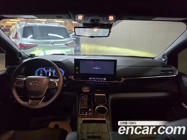 Toyota Sienna 2025 — ფოტო 16/20