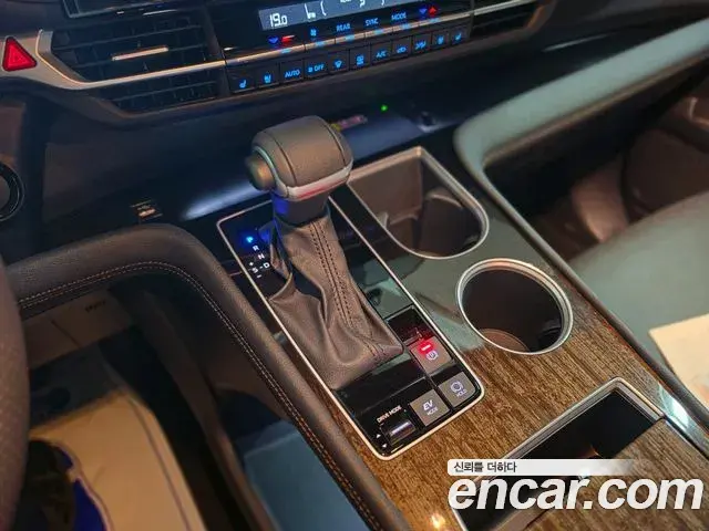 Toyota Sienna 2025 — ფოტო 2/20