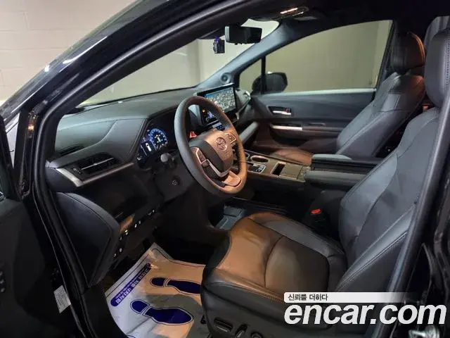 Toyota Sienna 2025 — ფოტო 5/20