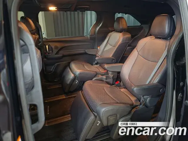Toyota Sienna 2025 — ფოტო 12/20