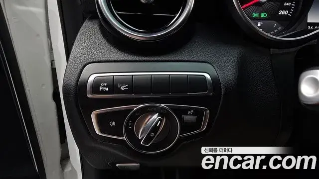 Mercedes-Benz C-Class 2018 — Фото 19/20