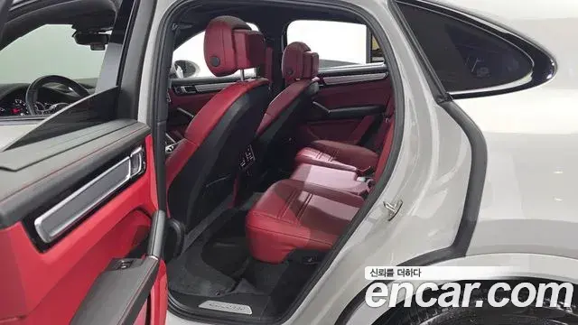 Porsche Cayenne 2023 — Фото 11/20