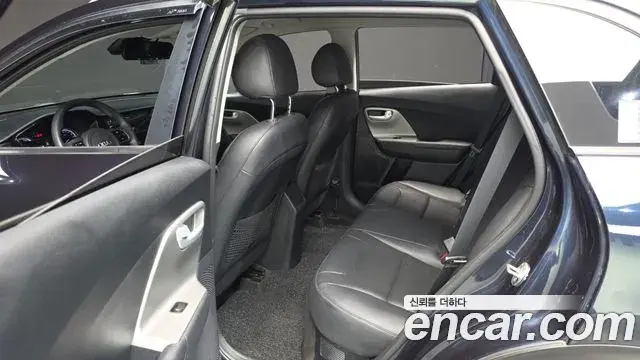 Kia Niro 2020 — Photo 18/19