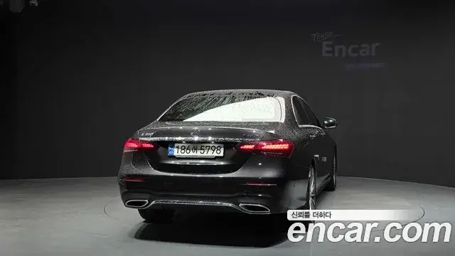 Mercedes-Benz E-Class 2021 — Фото 4/20