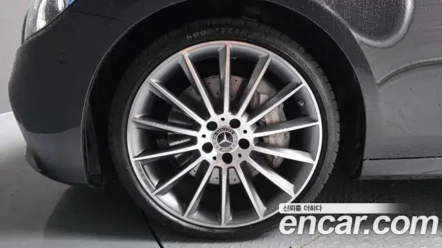 Mercedes-Benz E-Class 2021 — Фото 5/20