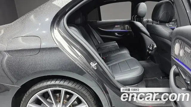 Mercedes-Benz E-Class 2021 — Фото 11/20