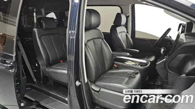 Hyundai Staria 2021 — Фото 11/20