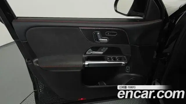 Mercedes-Benz GLB-Class 2020 — Фото 17/20