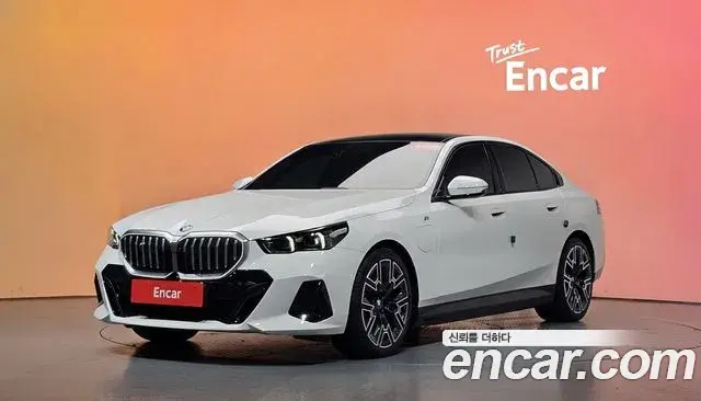 BMW 5 Series 2024 — Фото 1/20