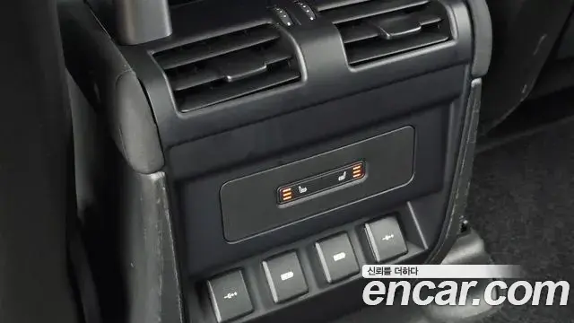 Land Rover Defender 2020 — Фото 16/20