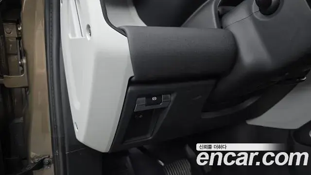 Land Rover Defender 2020 — Фото 18/20