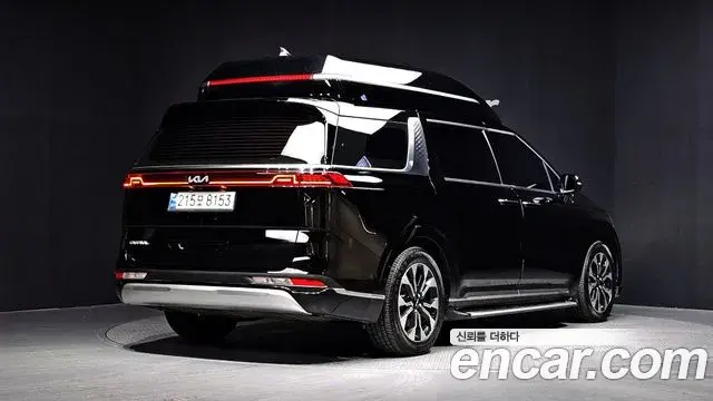 Kia Carnival 2023 — Фото 1/20
