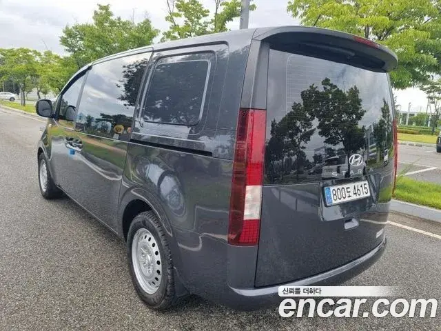 Hyundai Staria 2023 — Фото 3/17