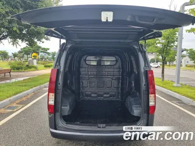 Hyundai Staria 2023 — Фото 10/17