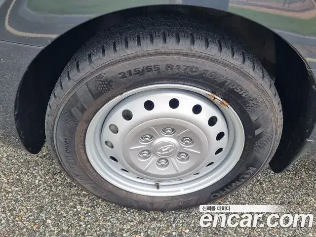 Hyundai Staria 2023 — Фото 15/17