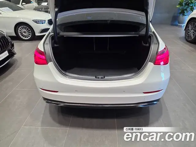Mercedes-Benz C-Class 2025 — Photo 13/20