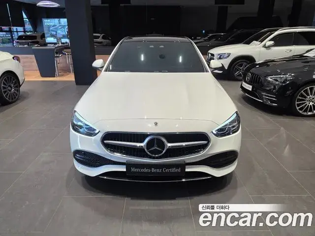 Mercedes-Benz C-Class 2025 — Photo 2/20