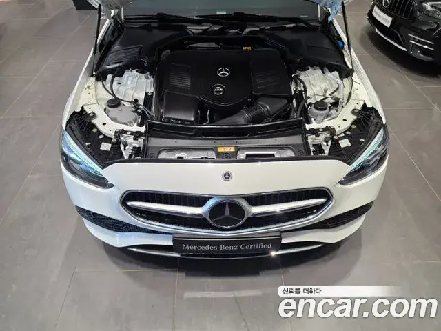 Mercedes-Benz C-Class 2025 — Photo 5/20