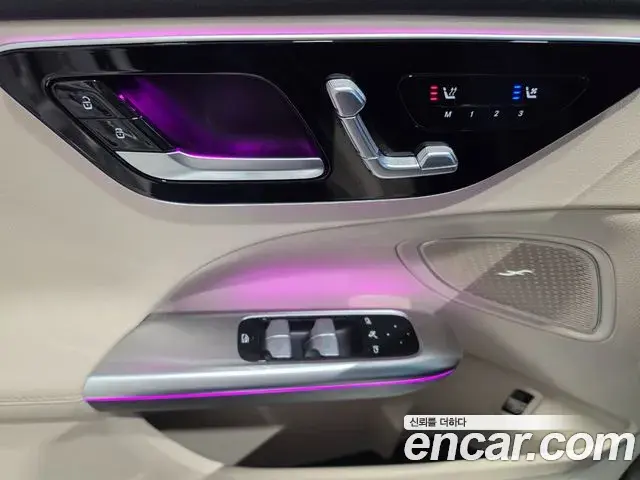Mercedes-Benz C-Class 2025 — Photo 12/20