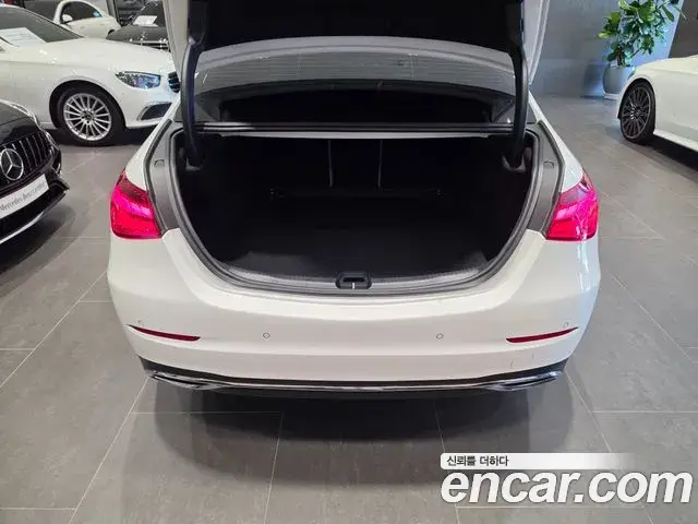 Mercedes-Benz C-Class 2025 — Photo 13/20