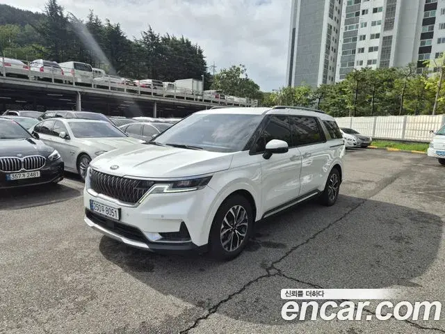 Kia Carnival 2021 — Фото 1/20