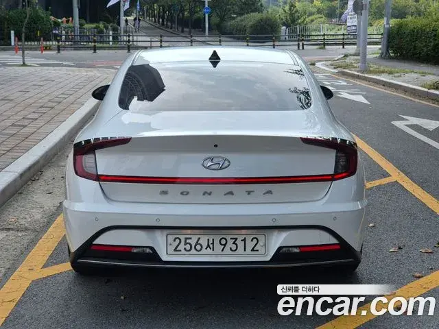 Hyundai Sonata 2021 — Фото 3/20