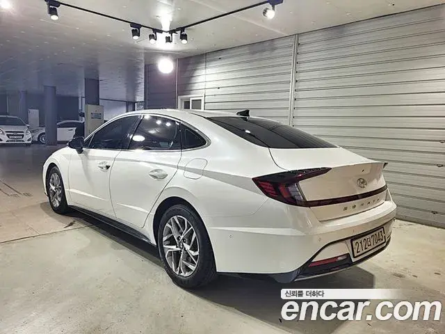 Hyundai Sonata 2021 — Фото 1/20
