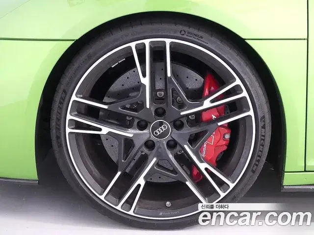 Audi R8 2021 — Фото 6/20
